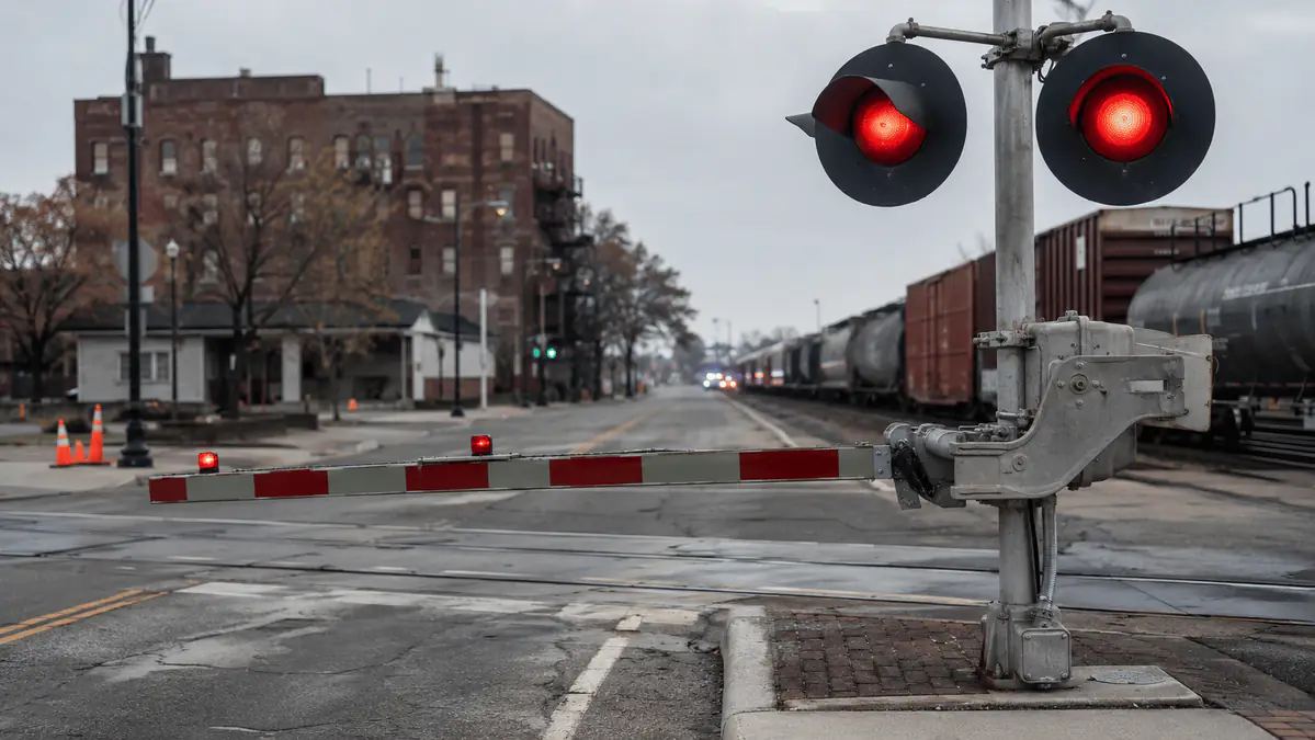 Kalamazoo pedestrian killed by train Wednesday morning
