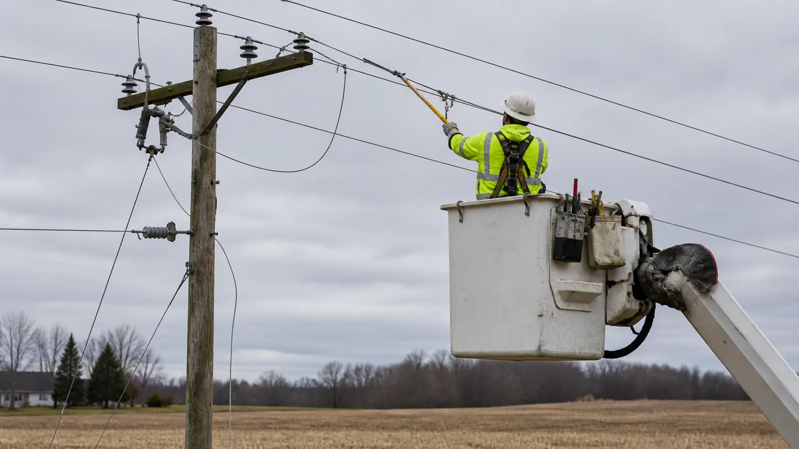 Consumers Energy lineman electrocuted in Shiawassee County