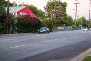 Flint, MI – Auto Wreck on Fenton Rd at Ossington Ave Ends in Injuries