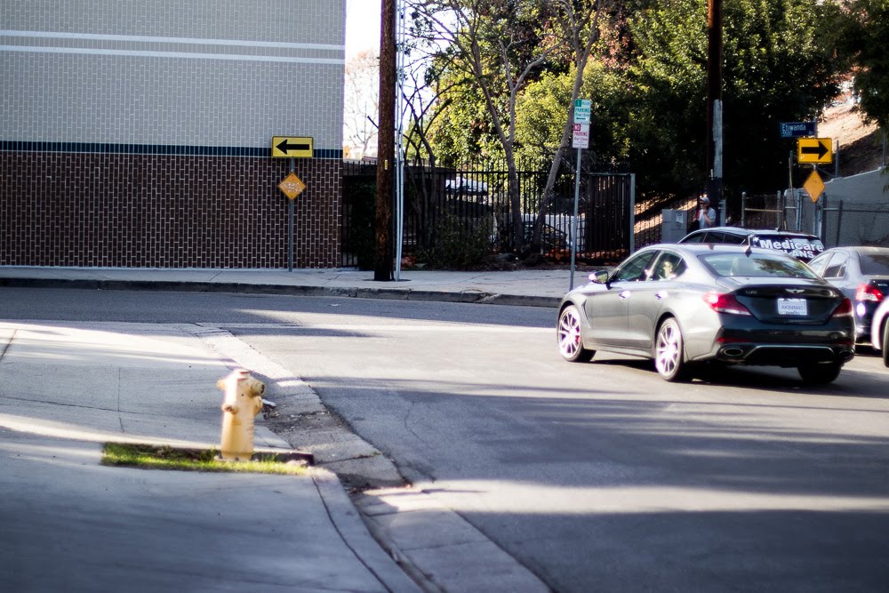 Flint, MI – Car Crash blocks Davison Rd near N Franklin Ave